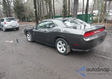 2013 Dodge Challenger Sxt z USA, uszkodzony, nr VIN 2C3CDYAG2DH724726